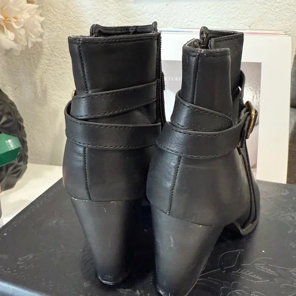 TOP Moda Black Ankle Booties with Chunky Heel - Picture 3 of 6